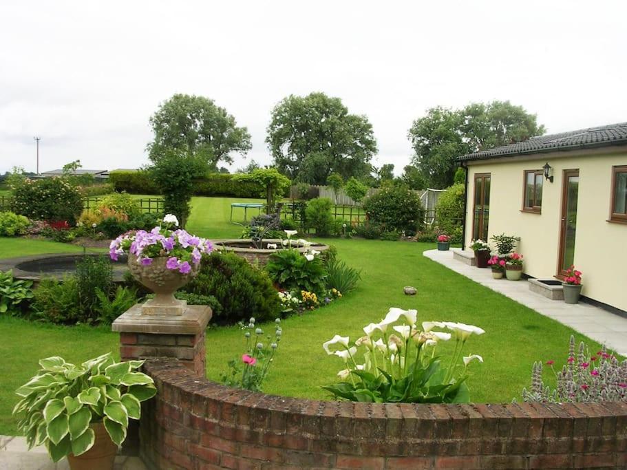 Coastal Garden Lodge Preesall Экстерьер фото