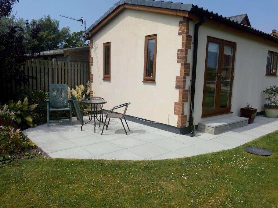 Coastal Garden Lodge Preesall Экстерьер фото